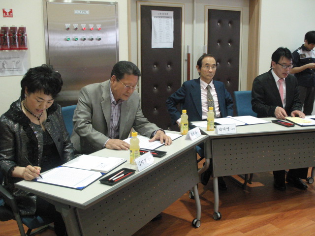 ����̳����